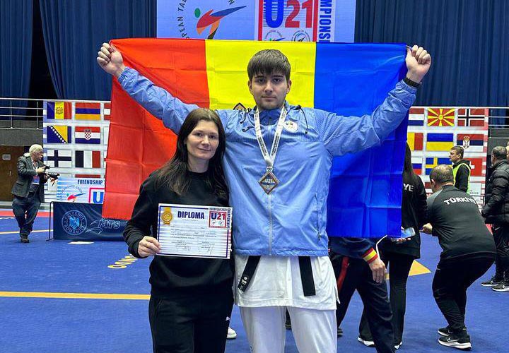 Тхэквондист из Молдовы завоевал серебро на чемпионате Европы