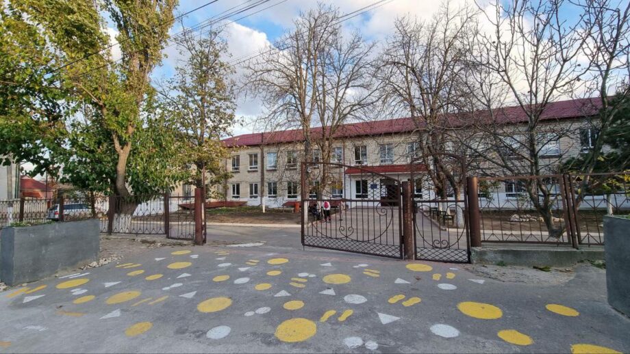 В Средней школе имени «Георгия Мадан» в Трушень установили новую крышу