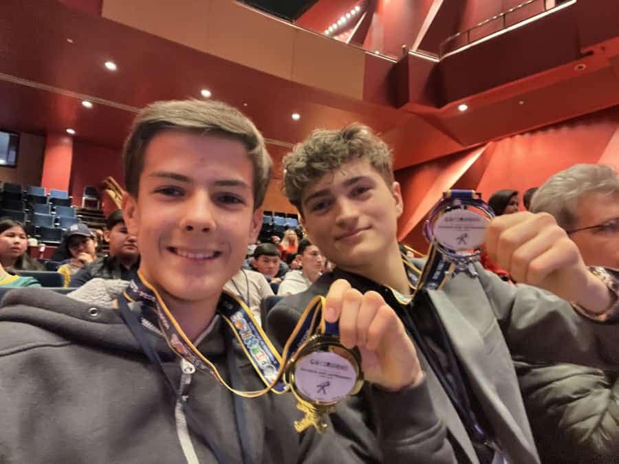 Двое учеников из Молдовы завоевали золото и серебро на Олимпиаде по физике и астрономии