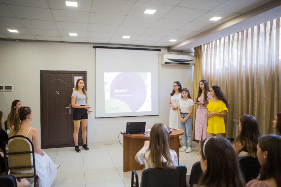 Девушки, увлеченные IT-сферой, могут принять участие в GirlsGoIT Spring Bootcamp 2024