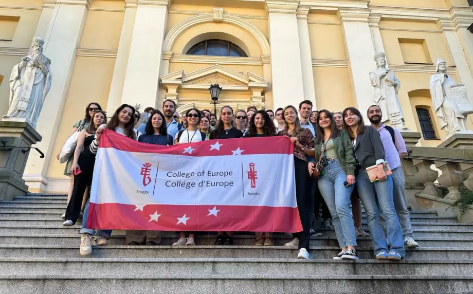 Молодые специалисты в сфере международных отношений могут рассчитывать на стипендию Колледжа Европы в Натолине 