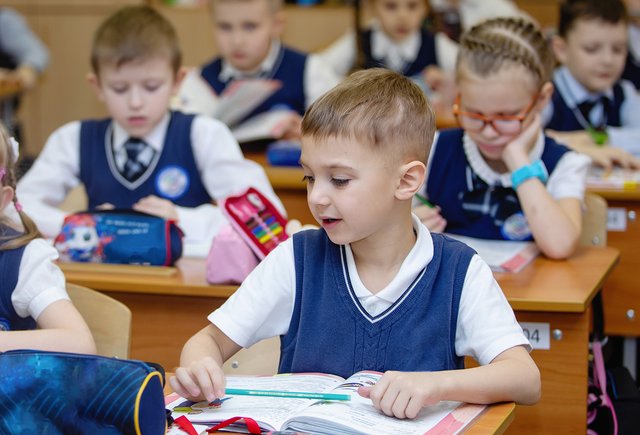 Могут ли ученики I класса учиться вместе с учениками III класса? Что такое синхронное обучение и как оно проходит в Молдове