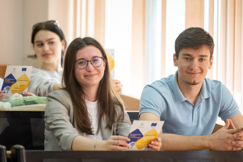 Молодые люди могут пройти оплачиваемую стажировку в госучреждениях Молдовы — как подать заявку