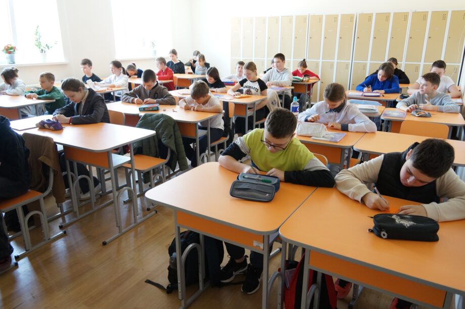 В Молдове образование может стать трехъязычным — что об этом думают ученики-представители этнических меньшинств