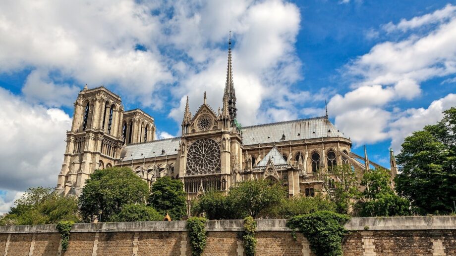 notre-dame-de-paris-2-1