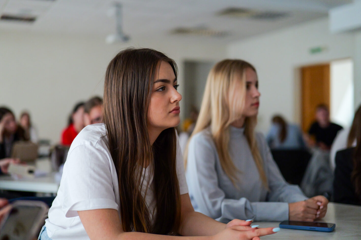 tineri educatie scoala