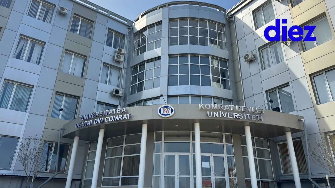 universitate comrat