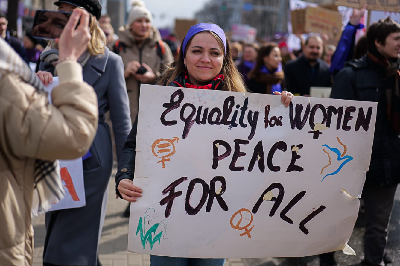 Сенат Румынии одобрил оплачиваемый выходной для женщин с эндометриозом