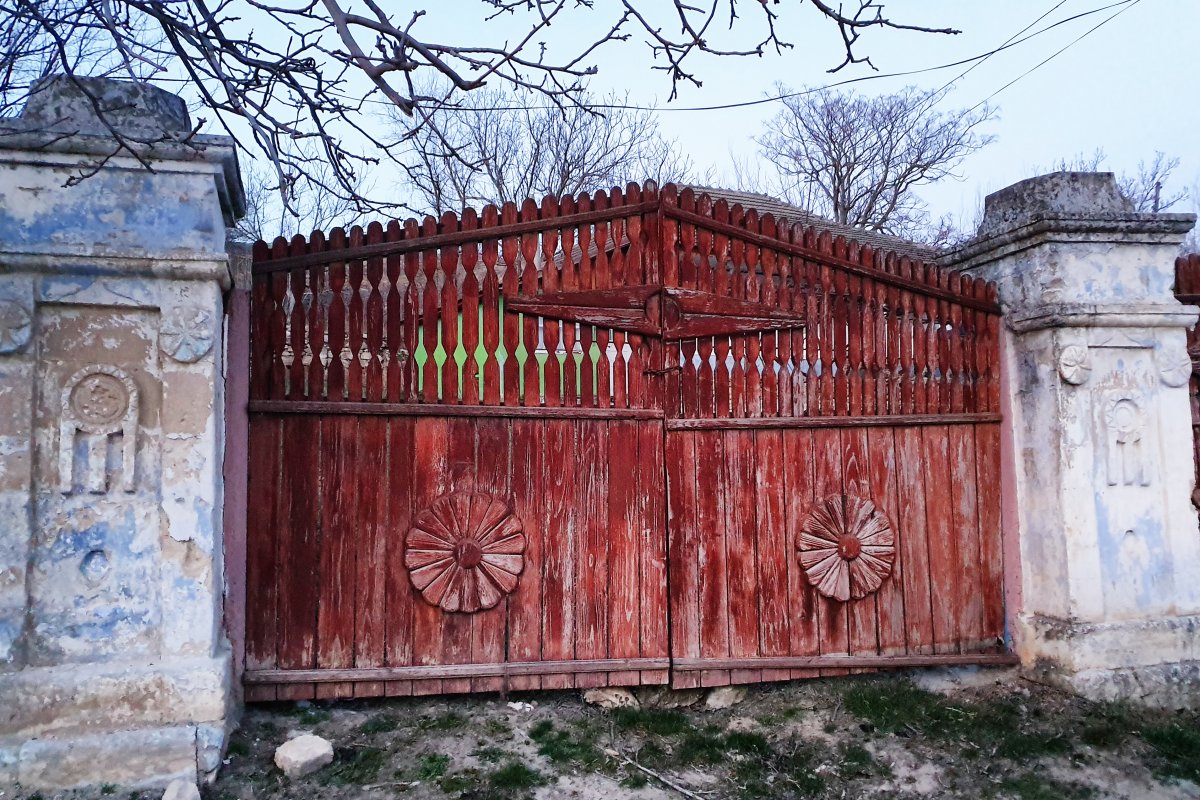 Гадания, снятие ворот и обрядовые коржи: какие традиции сохранились в Молдове, связанные с днем Святого Андрея