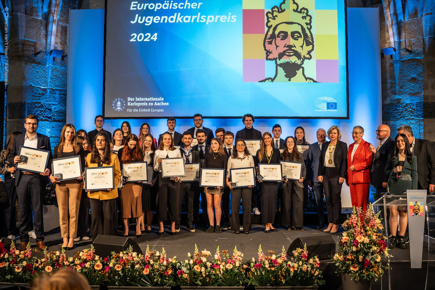 Европейская молодежная премия имени Карла Великого: как получить до 7 500 евро и посетить Европейский парламент