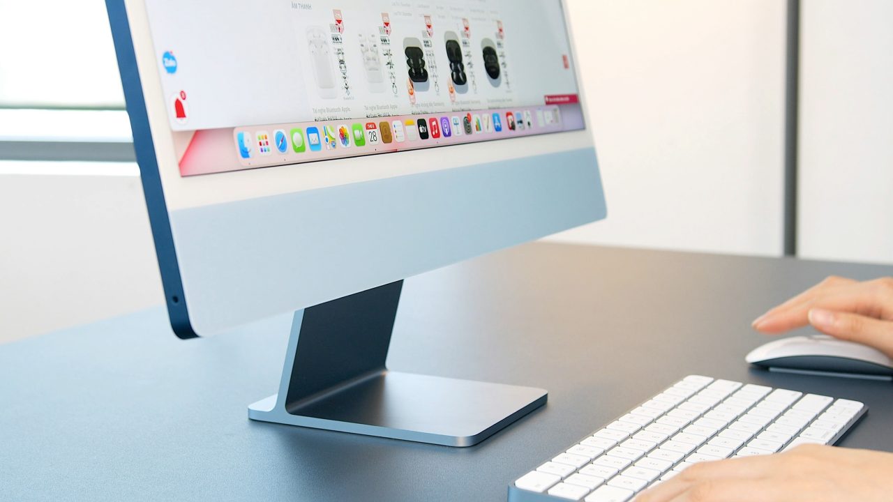 Зачем нужен iMac в 2026 году: преимущества настольного компьютера и стоит ли его покупать