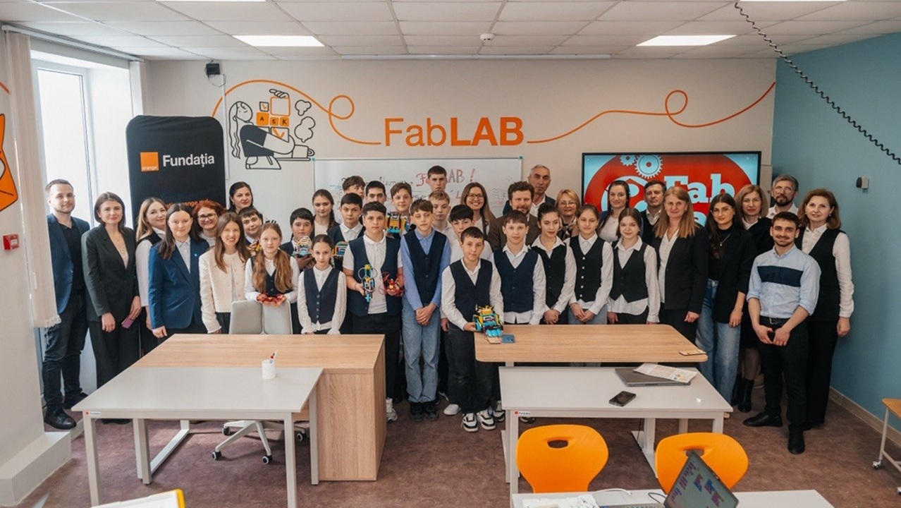 Фонд Orange открывает FabLab в рамках программы «Модельная школа» и создает для учащихся пространство для творчества и инноваций