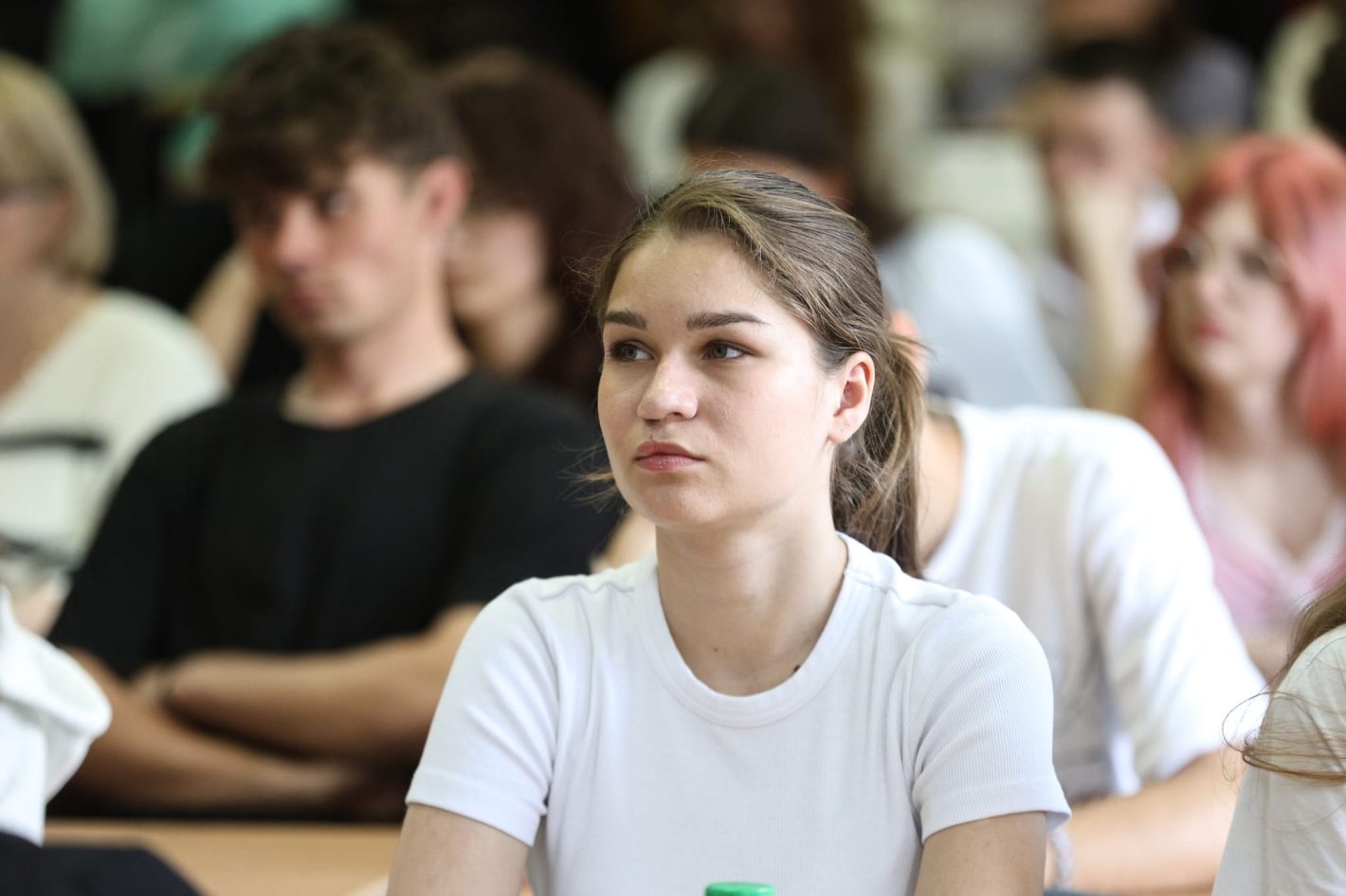 tineri elevi studenti universitate