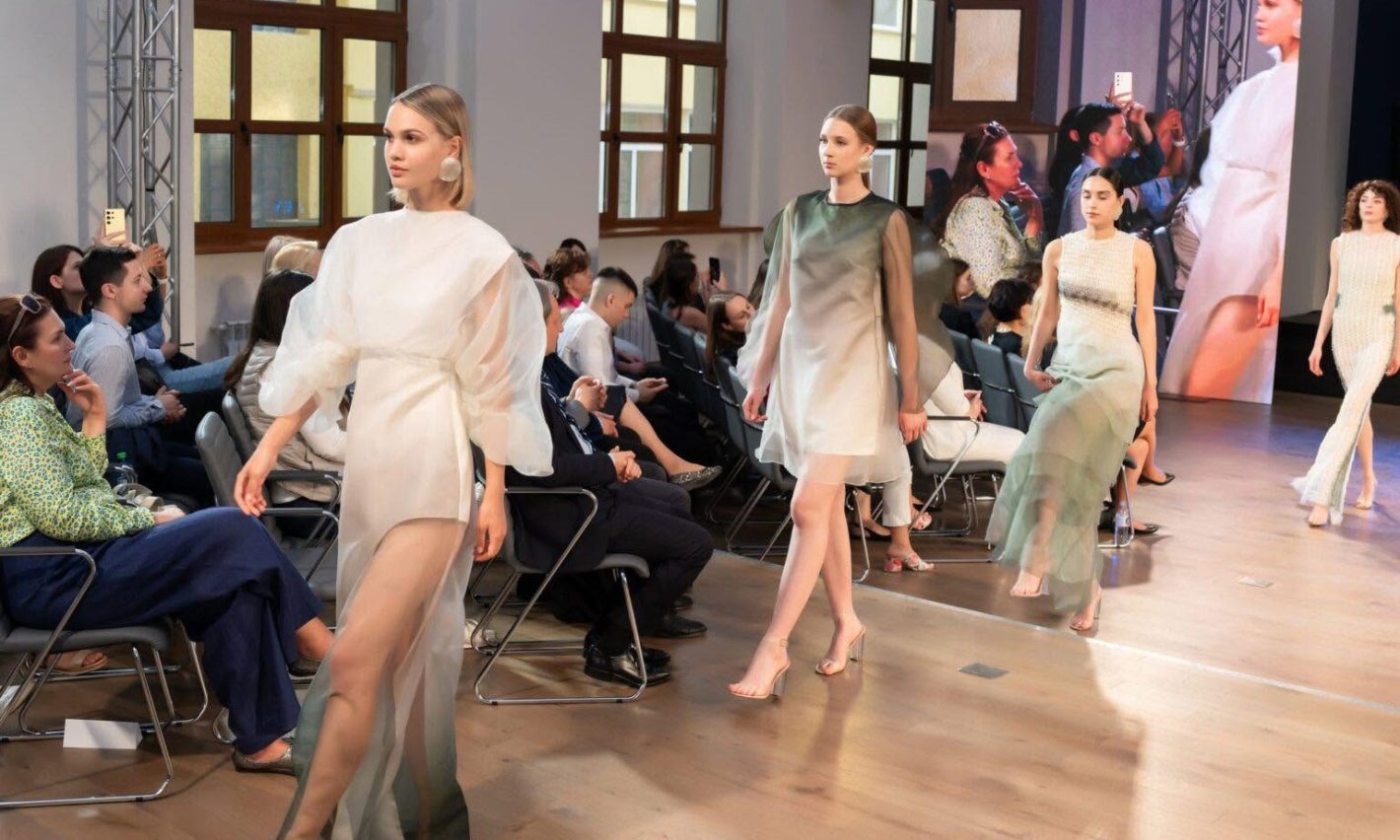 moda fashion vestimentatie design